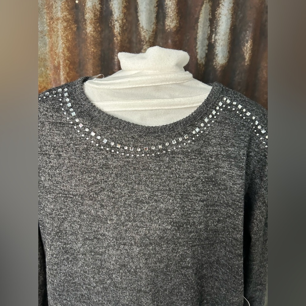 NWT-New York Laundry Gray Knot Top Rhinestone Neckline Twist Hem-Medium - Picture 2 of 8